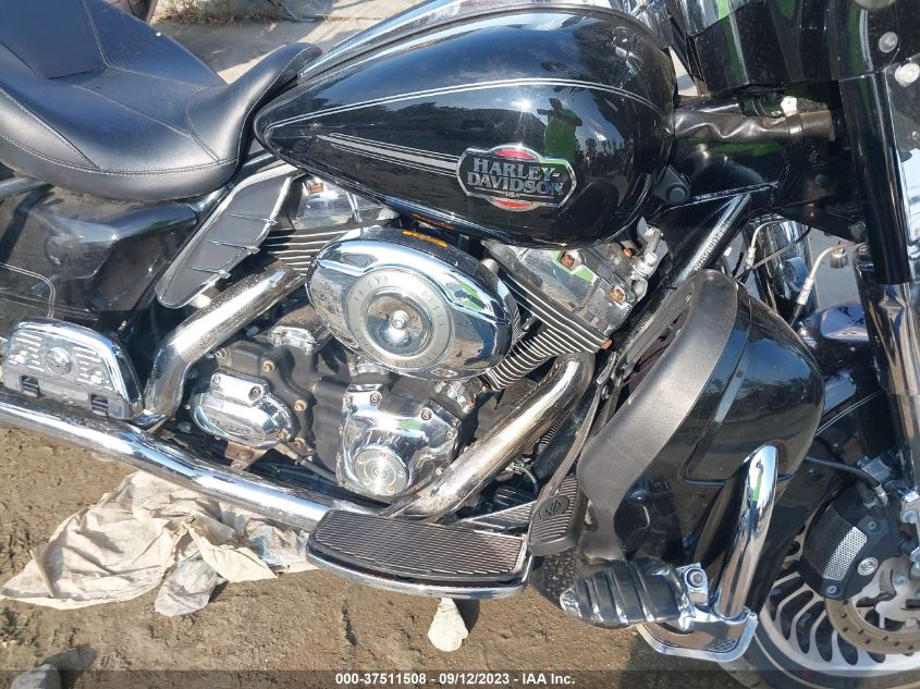 2011 HARLEY-DAVIDSON FLHTCU - 1HD1FC417BB633060
