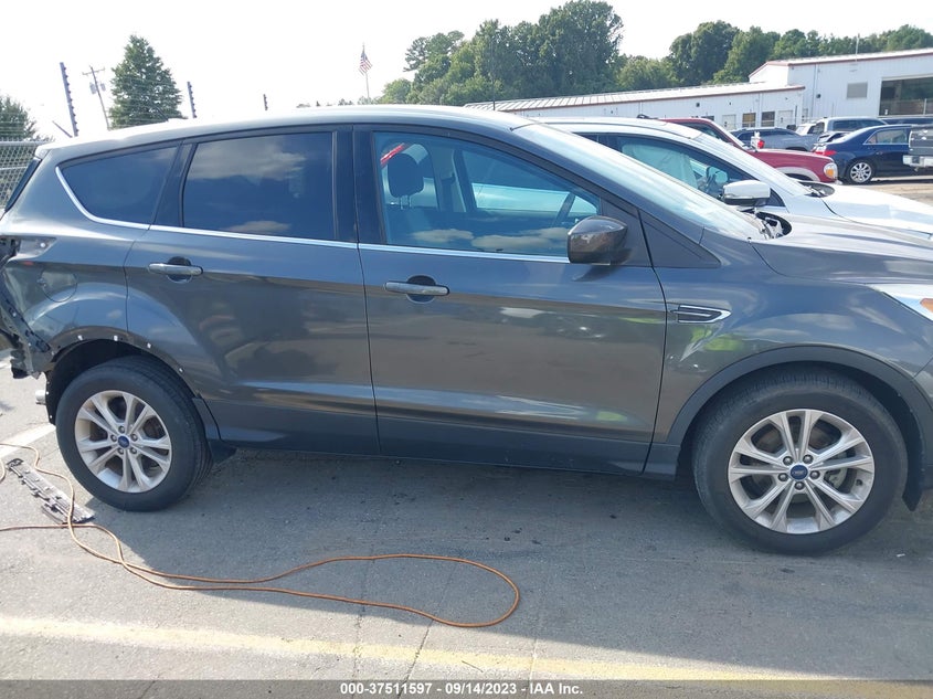 VIN 1FMCU0GD6HUA67647 2017 FORD ESCAPE SE