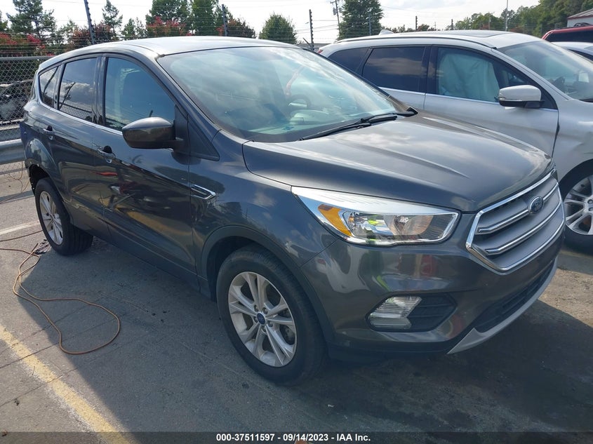 VIN 1FMCU0GD6HUA67647 2017 FORD ESCAPE SE