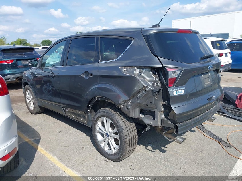 VIN 1FMCU0GD6HUA67647 2017 FORD ESCAPE SE