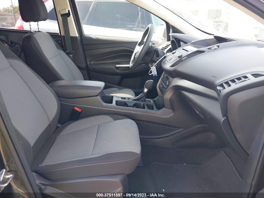 VIN 1FMCU0GD6HUA67647 2017 FORD ESCAPE SE