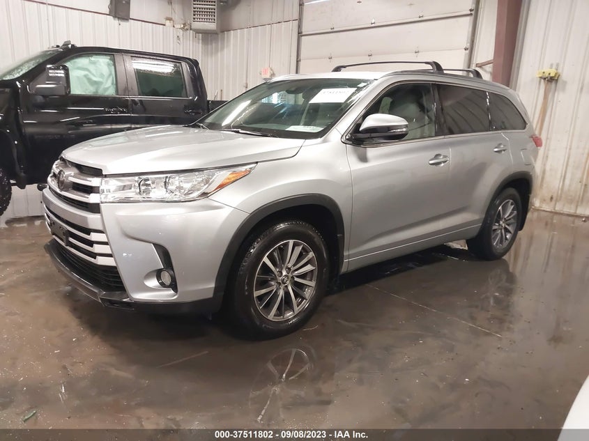 VIN 5TDJZRFH8HS521908 2017 TOYOTA HIGHLANDER XLE/SE