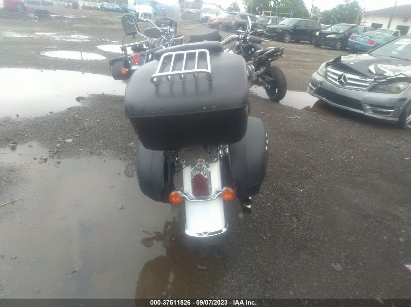 2007 HARLEY-DAVIDSON FLSTN 1HD1JD5197Y022504