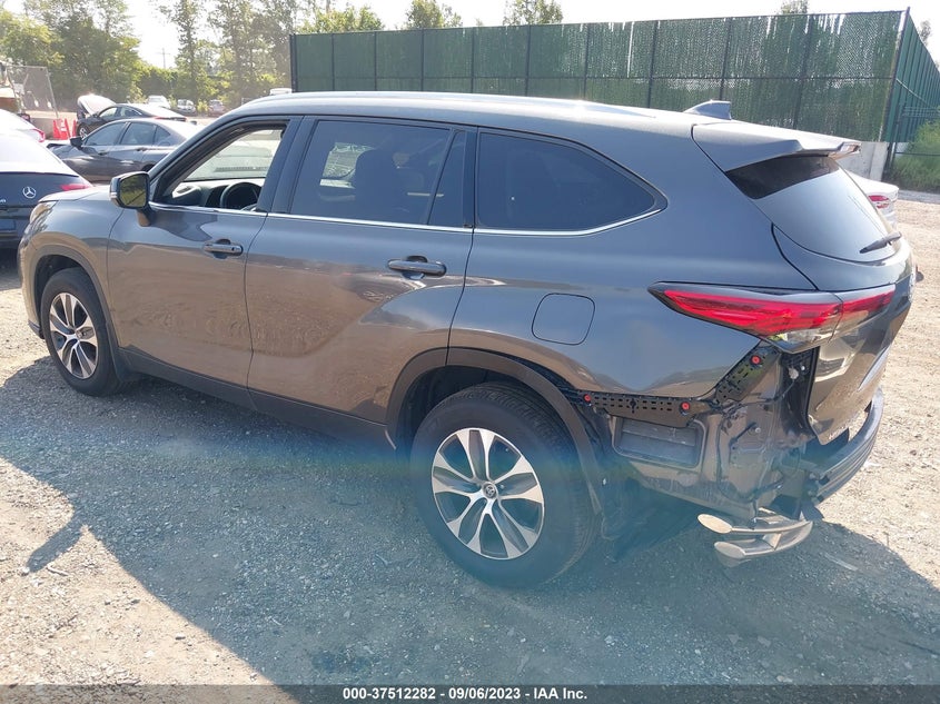 VIN 5TDGZRBH2MS067973 2021 TOYOTA HIGHLANDER XLE