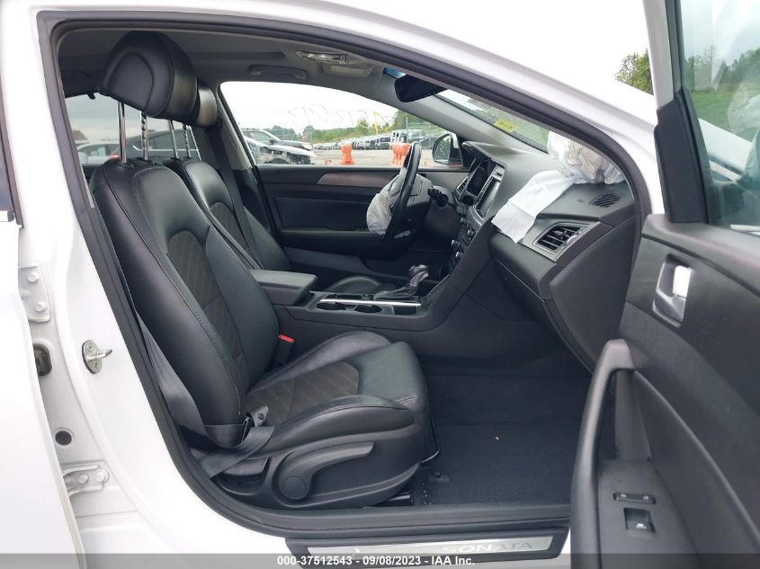 2015 HYUNDAI SONATA 2.4L SPORT TECH - 5NPE34AF2FH118196