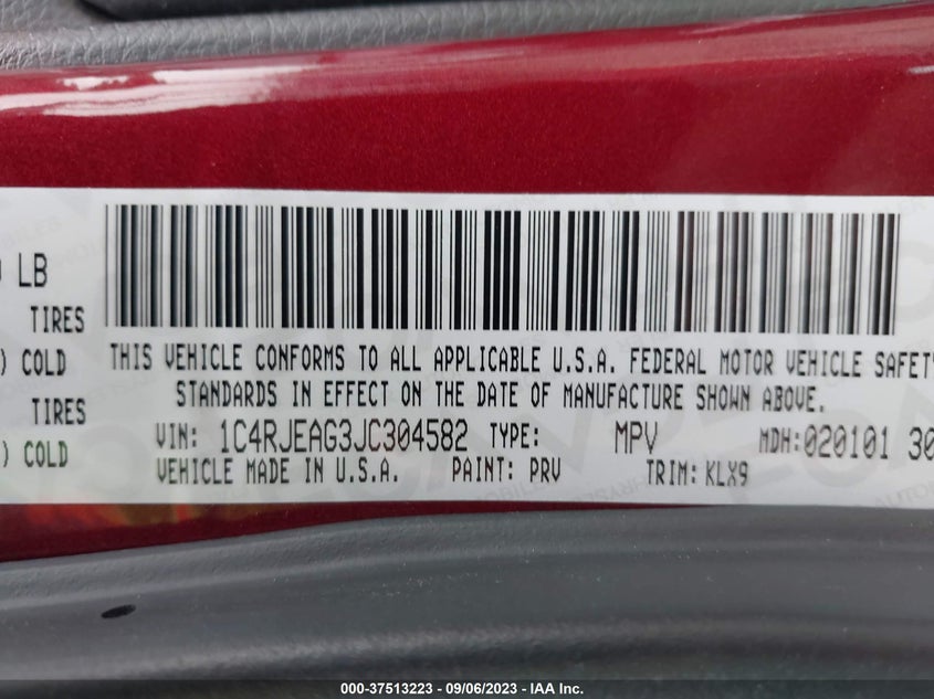 VIN 1C4RJEAG3JC304582 2018 JEEP GRAND CHEROKEE LAREDO