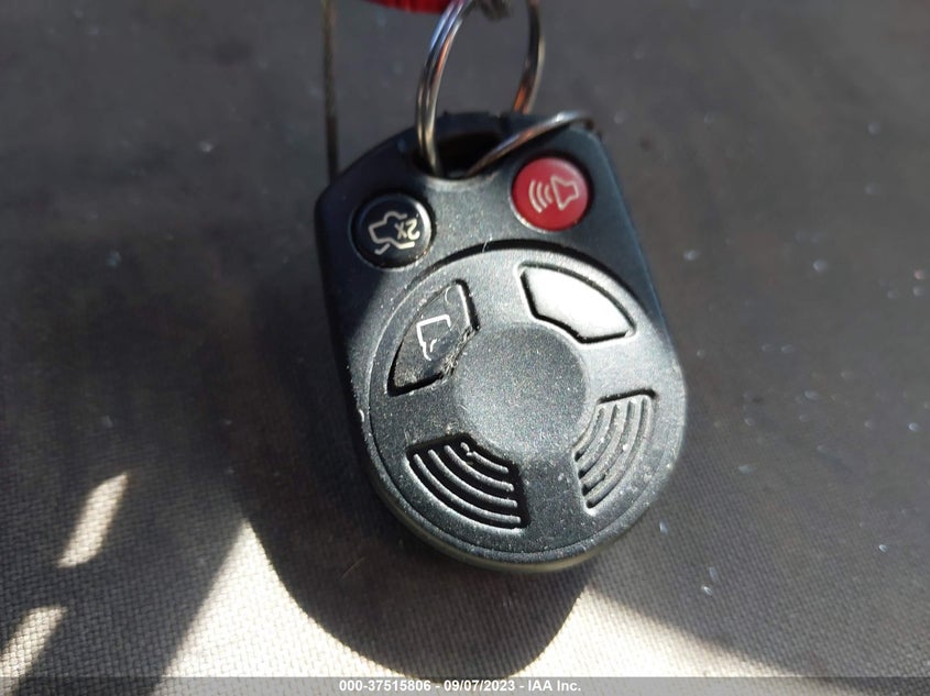 VIN 1FADP3F21JL225184 2018 FORD FOCUS SE