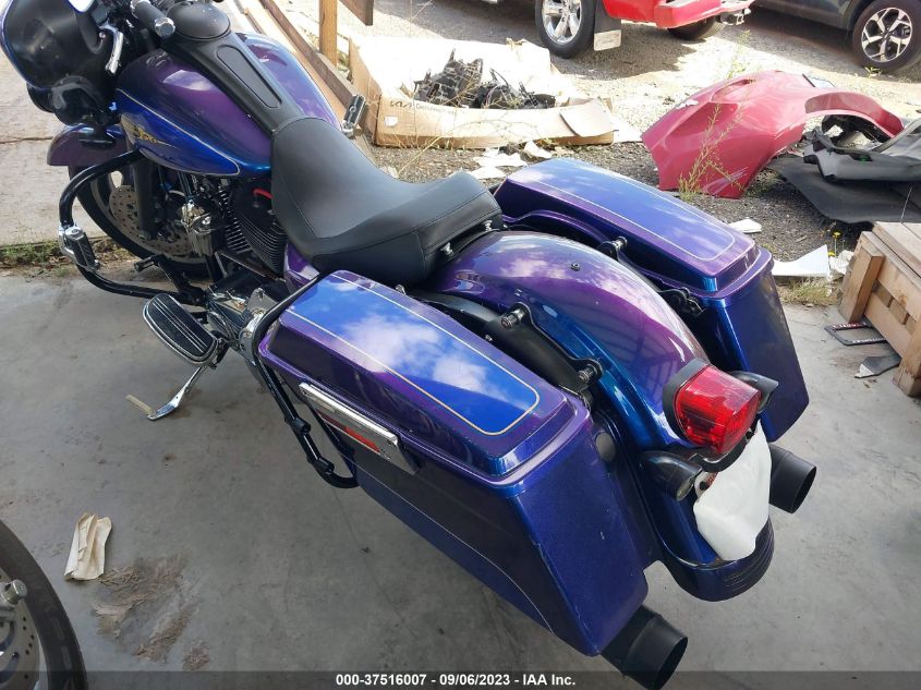 2009 HARLEY-DAVIDSON FLHX - 1HD1KB4199Y641772
