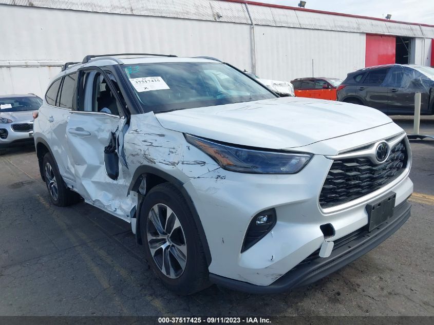 2022 TOYOTA HIGHLANDER XLE - 5TDHZRBH8NS239994