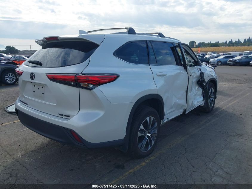 2022 TOYOTA HIGHLANDER XLE - 5TDHZRBH8NS239994