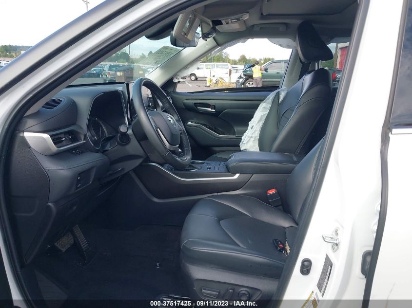 2022 TOYOTA HIGHLANDER XLE - 5TDHZRBH8NS239994