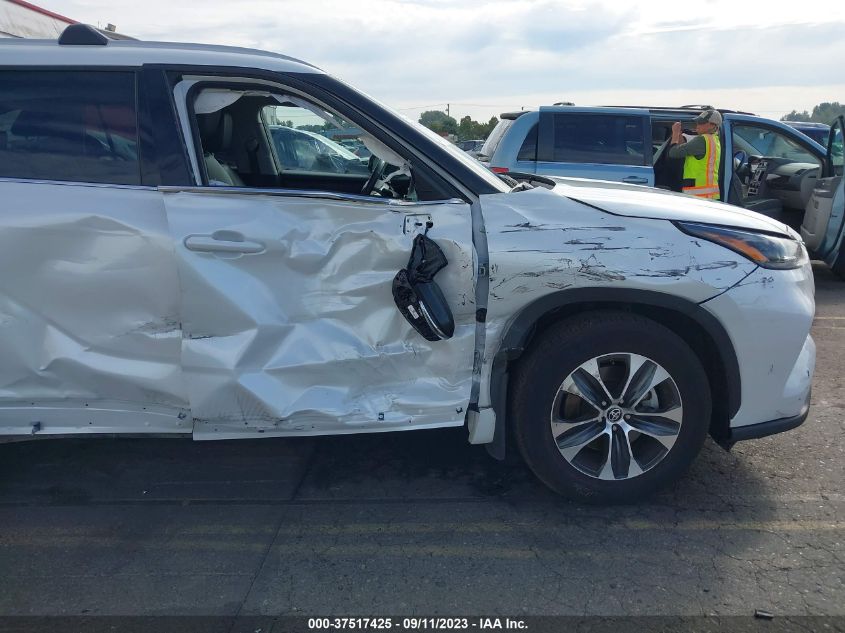 2022 TOYOTA HIGHLANDER XLE - 5TDHZRBH8NS239994