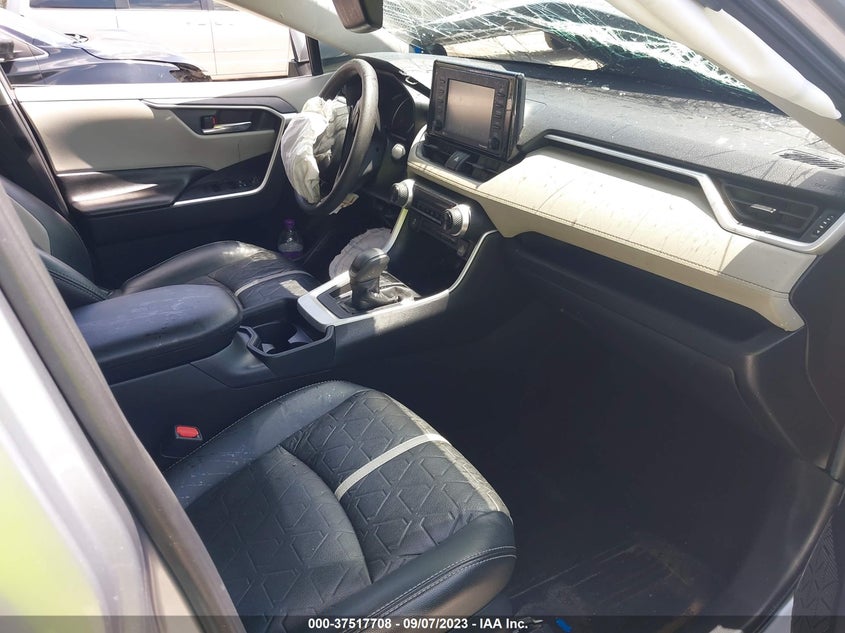 VIN 2T3W1RFV1LC058070 2020 TOYOTA RAV4 XLE/XLE PREMIUM