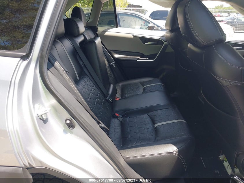 VIN 2T3W1RFV1LC058070 2020 TOYOTA RAV4 XLE/XLE PREMIUM