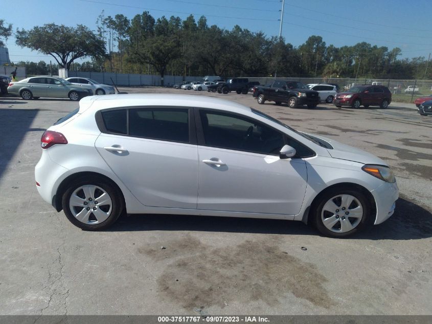 2016 KIA FORTE 5-DOOR LX - KNAFK5A80G5588787