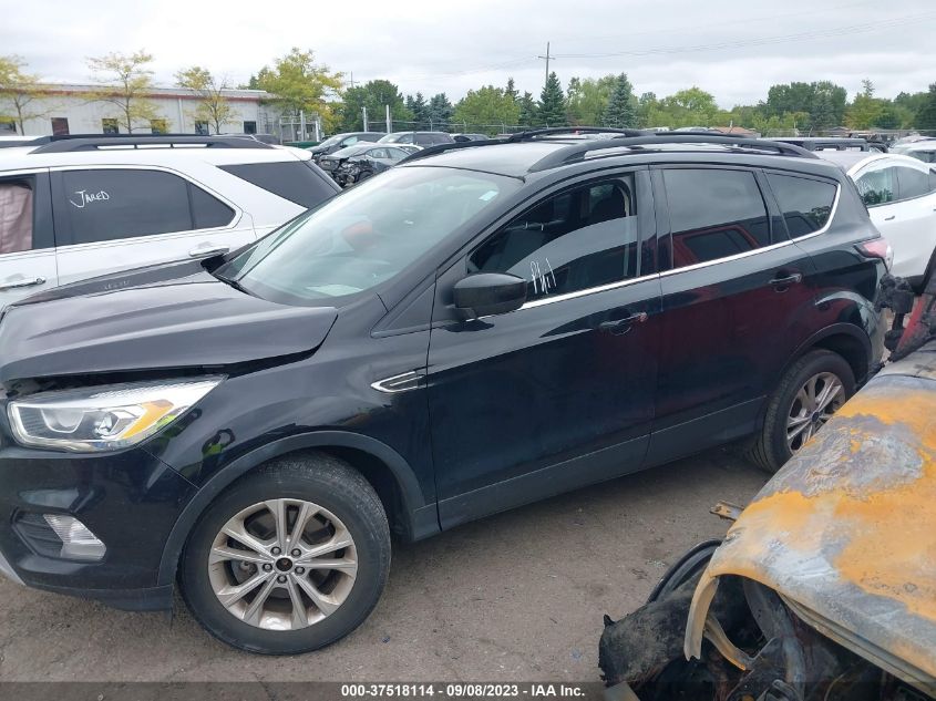 2017 FORD ESCAPE SE - 1FMCU9G98HUB51890