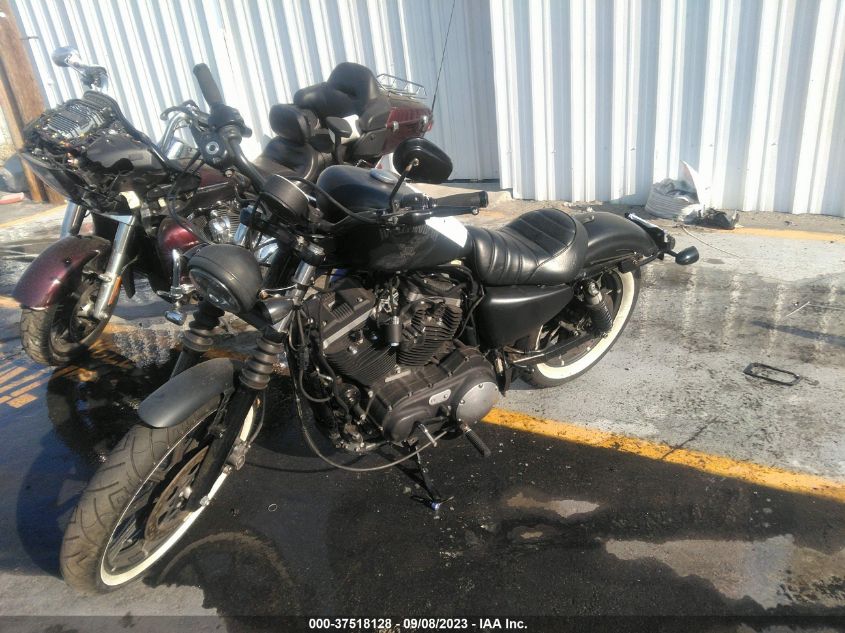 2018 HARLEY-DAVIDSON XL883 IRON 883 - 1HD4LE235JC413530