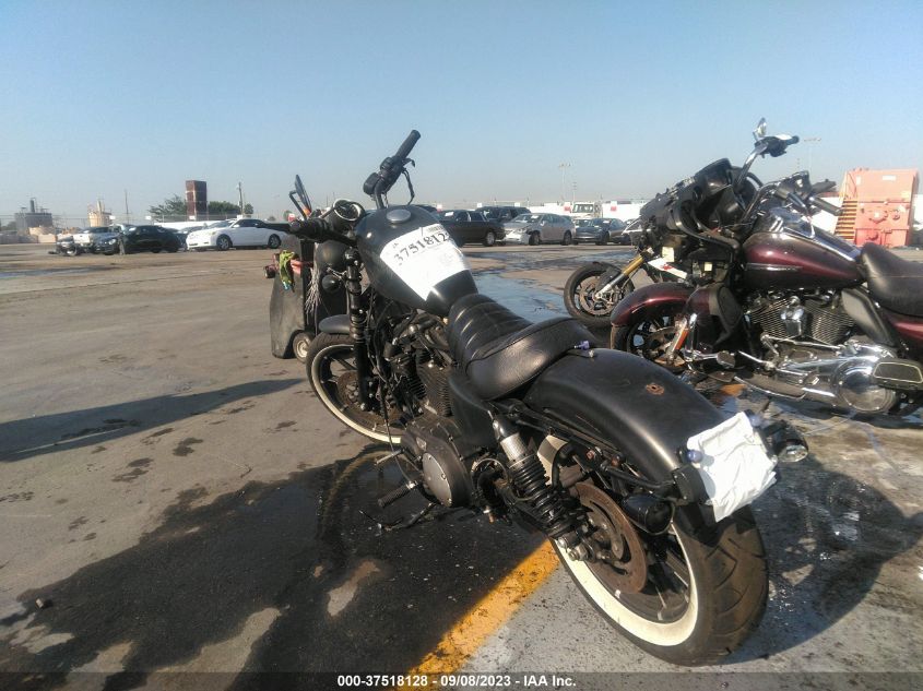 2018 HARLEY-DAVIDSON XL883 IRON 883 - 1HD4LE235JC413530