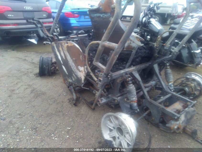 2016 CAN-AM COMMANDER 1000 XT/1000 XT-P 3JBKKAP23GJOO2367