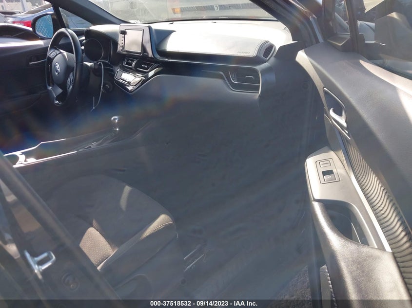 VIN NMTKHMBX0JR041132 2018 TOYOTA C-HR XLE