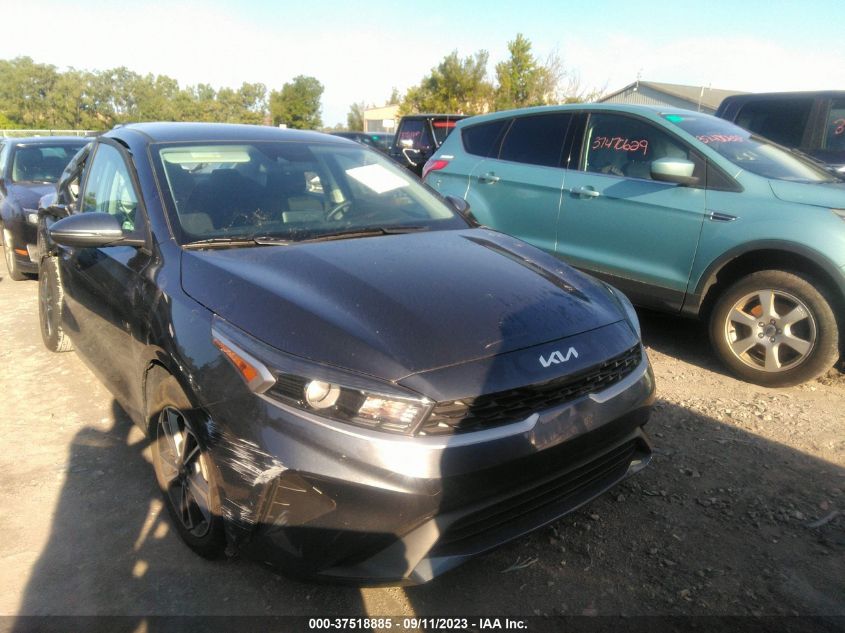 3KPF24AD8NE423873 Kia Forte FE/LXS 12