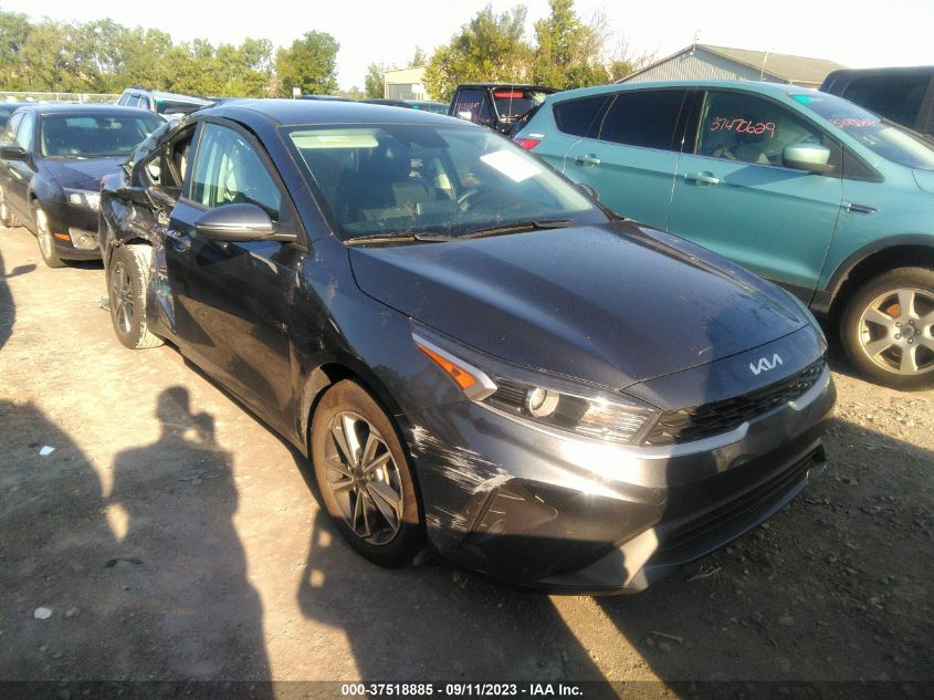 3KPF24AD8NE423873 Kia Forte FE/LXS 13