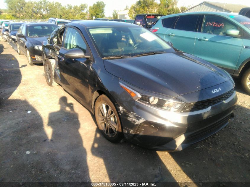 3KPF24AD8NE423873 Kia Forte FE/LXS