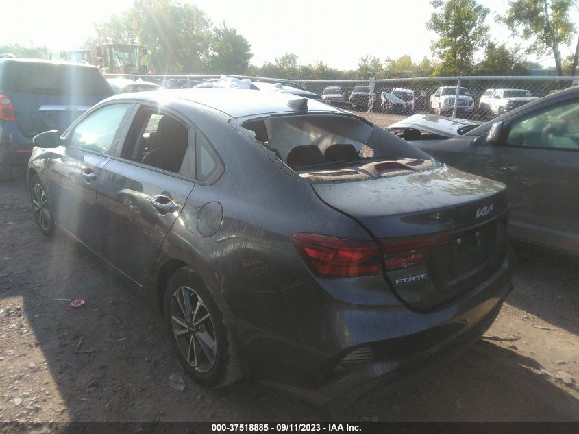 3KPF24AD8NE423873 Kia Forte FE/LXS 3