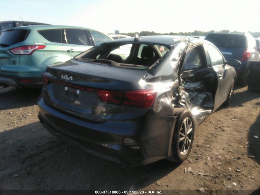 3KPF24AD8NE423873 Kia Forte FE/LXS 4