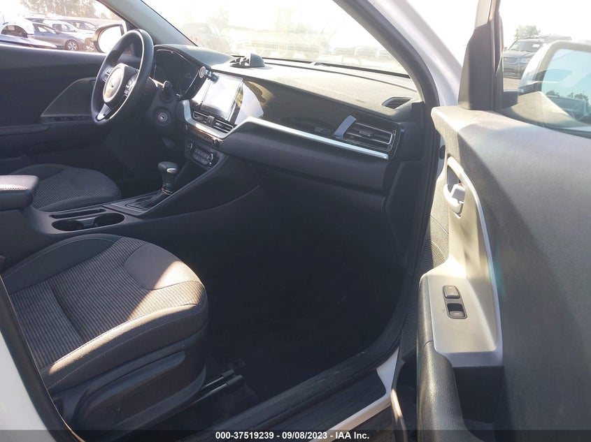 VIN KNDCB3LC4M5480647 2021 KIA NIRO LX