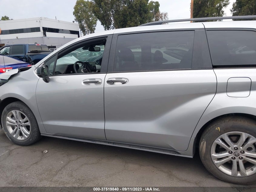 VIN 5TDDRKEC2NS135765 2022 TOYOTA SIENNA XSE