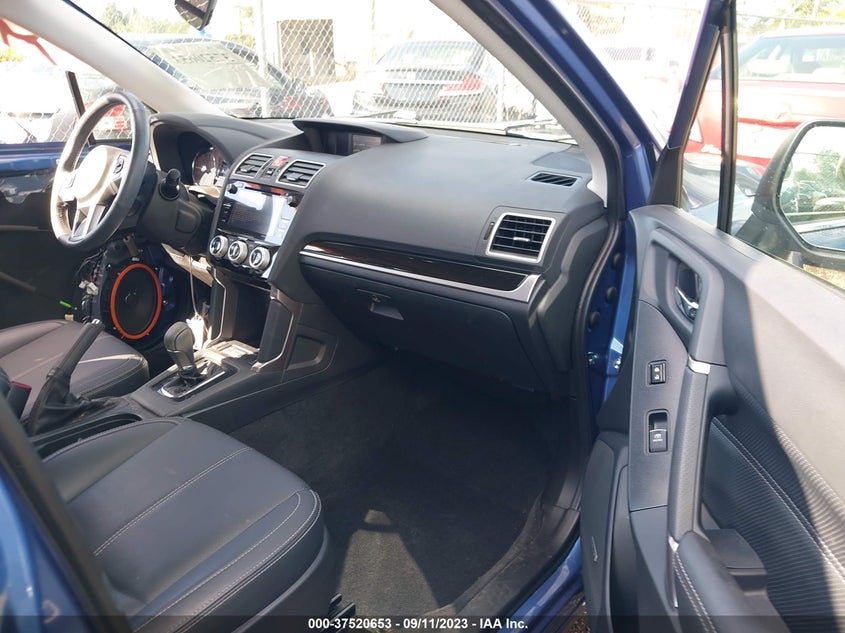 VIN JF2SJAWC2JH489728 2018 SUBARU FORESTER TOURING