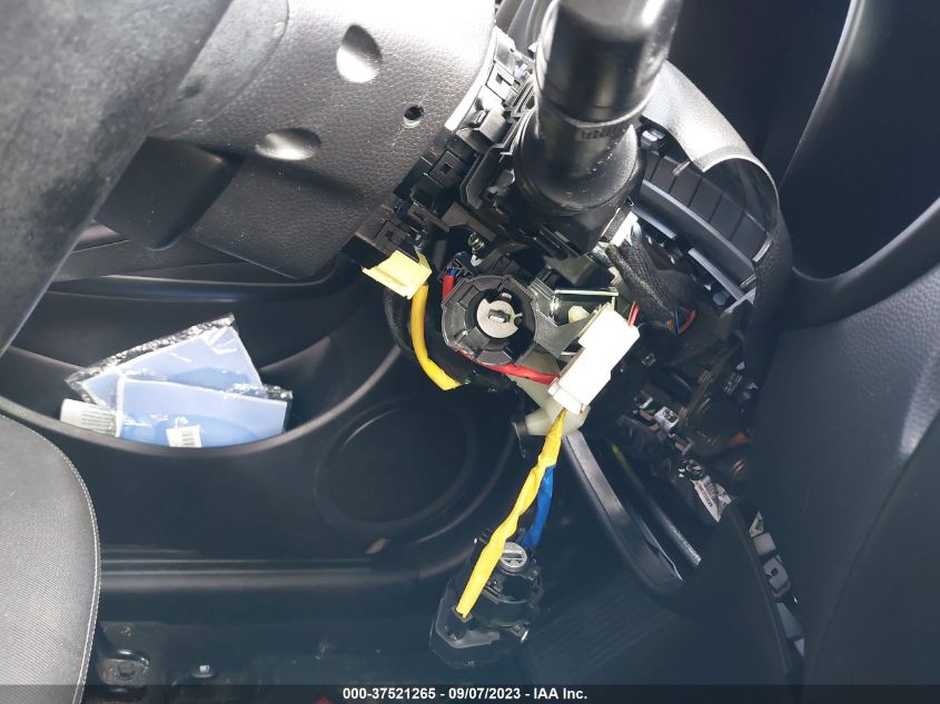 2015 KIA SOUL + - KNDJP3A50F7151996
