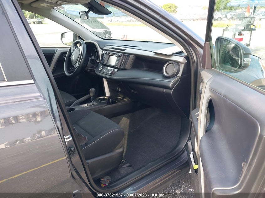 VIN 2T3RFREV8HW654038 2017 TOYOTA RAV4 XLE