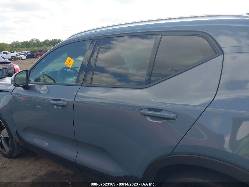 2020 VOLVO XC40 MOMENTUM YV4162UK2L2339391