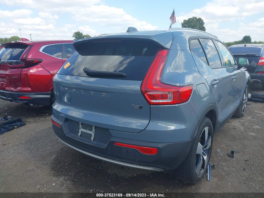 2020 VOLVO XC40 MOMENTUM YV4162UK2L2339391
