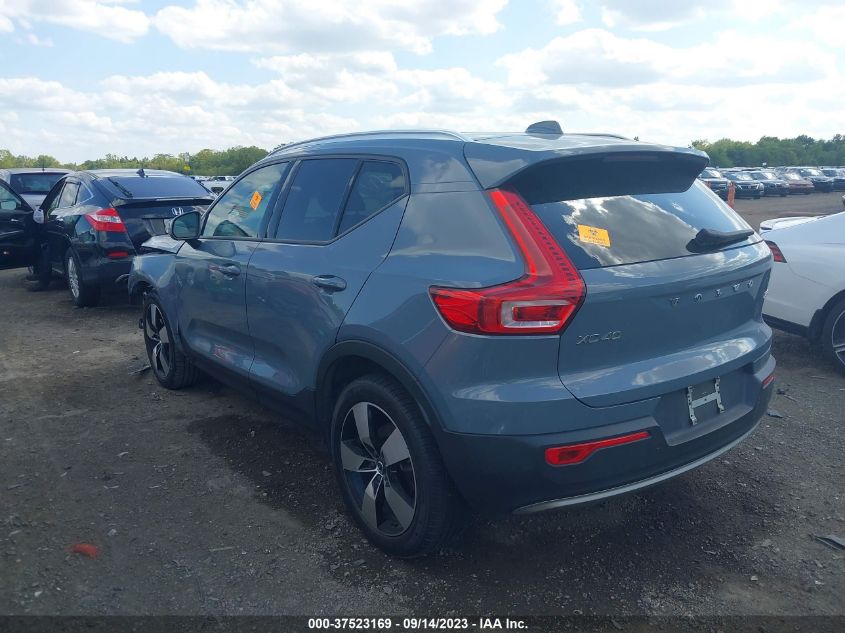 2020 VOLVO XC40 MOMENTUM YV4162UK2L2339391