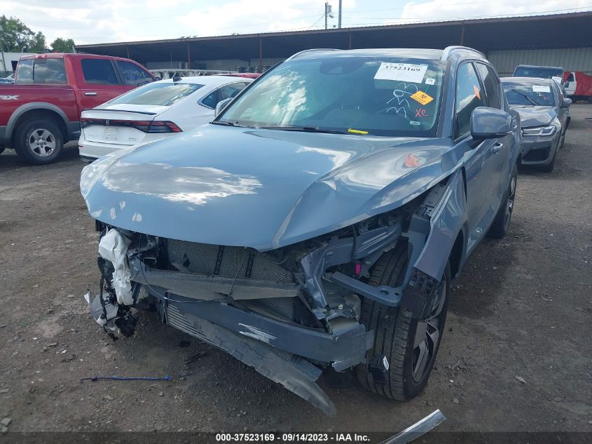 2020 VOLVO XC40 MOMENTUM YV4162UK2L2339391