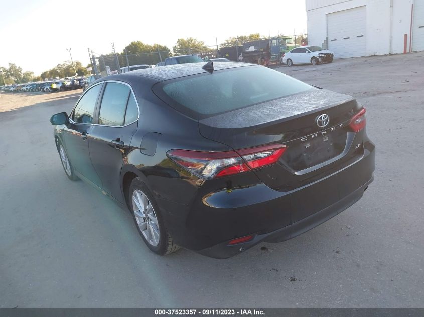2022 TOYOTA CAMRY LE - 4T1C11AKXNU638011
