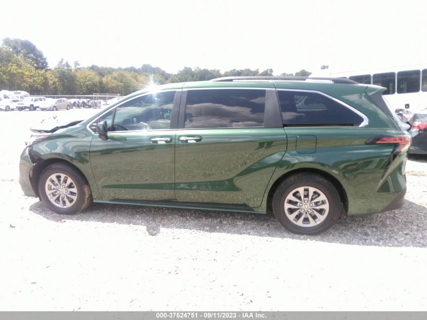 2022 TOYOTA SIENNA XLE - 5TDYRKEC9NS097467