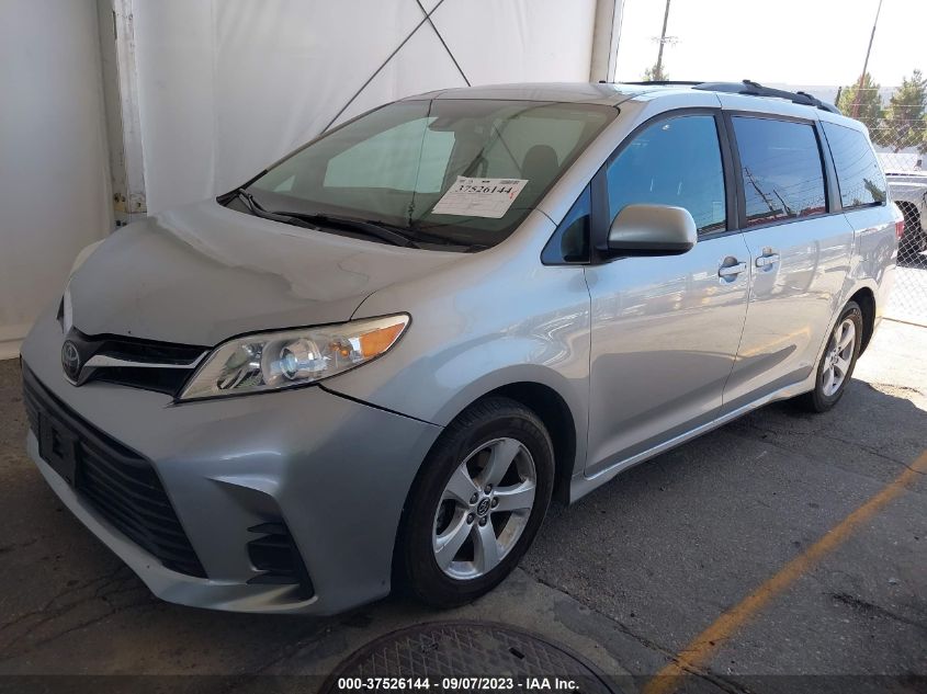 5TDKZ3DC8KS998578 2019 TOYOTA SIENNA, photo no. 2