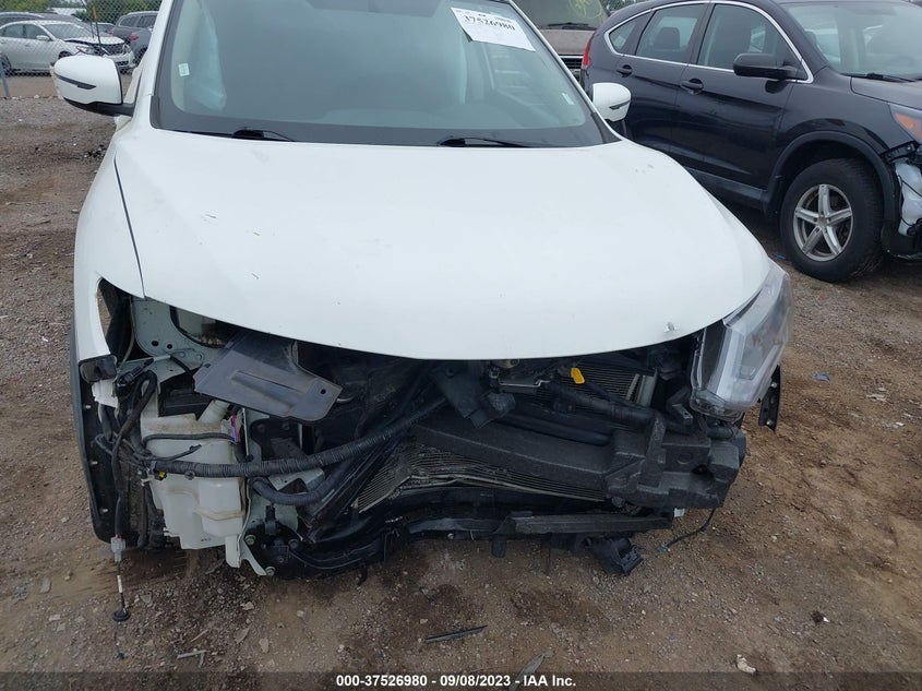 VIN KNMAT2MTXJP592091 2018 NISSAN ROGUE SV