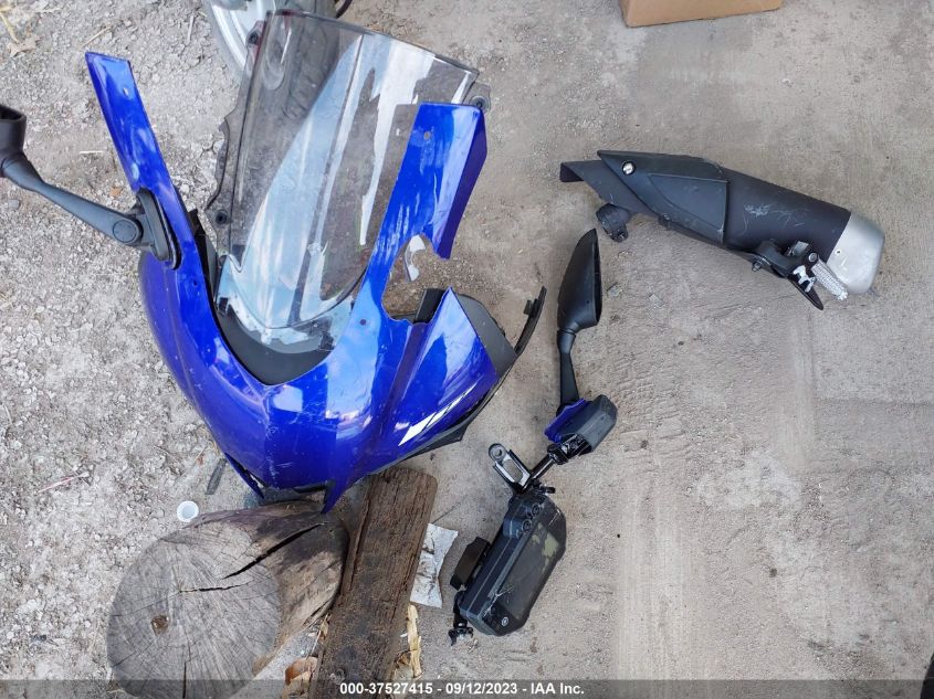 2023 YAMAHA YZFR3 A MH3RH18Y1PK010682