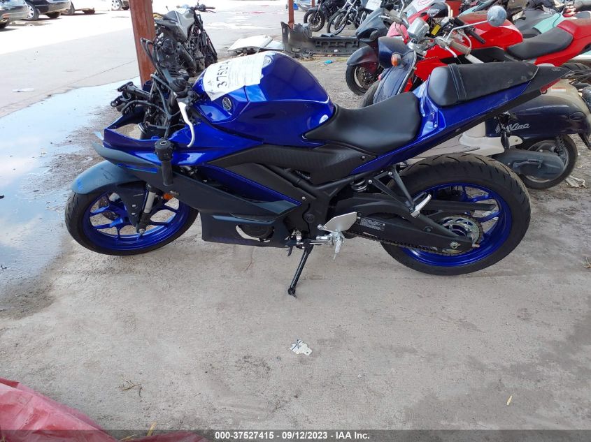 2023 YAMAHA YZFR3 A MH3RH18Y1PK010682