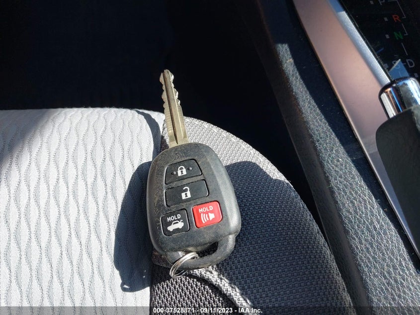 VIN 2T1BURHE8JC984524 2018 TOYOTA COROLLA L/LE/XLE/SE/XSE