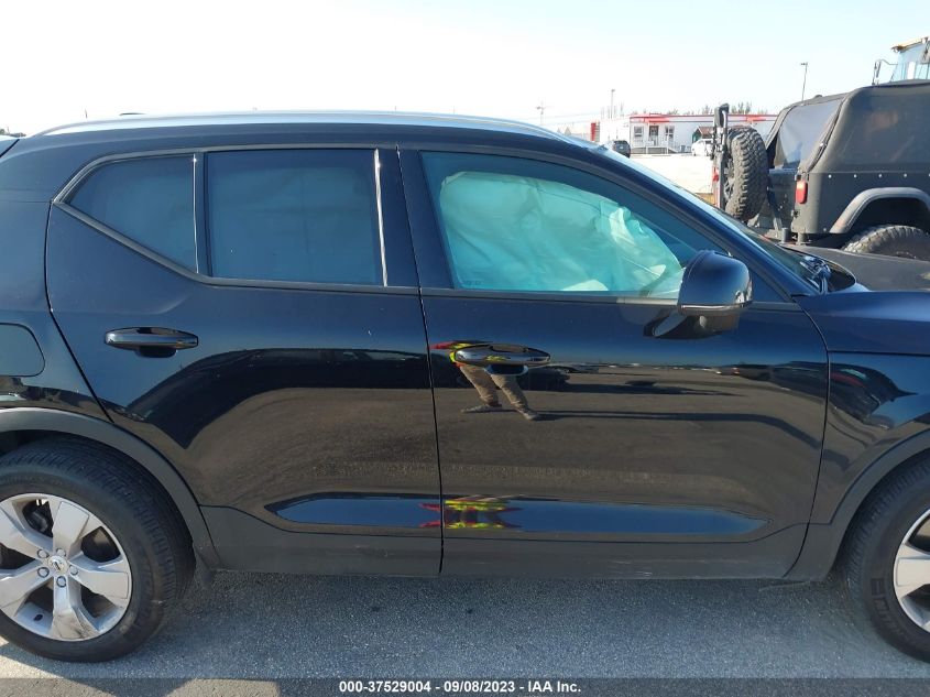 2021 VOLVO XC40 MOMENTUM YV4AC2HK1M2487603