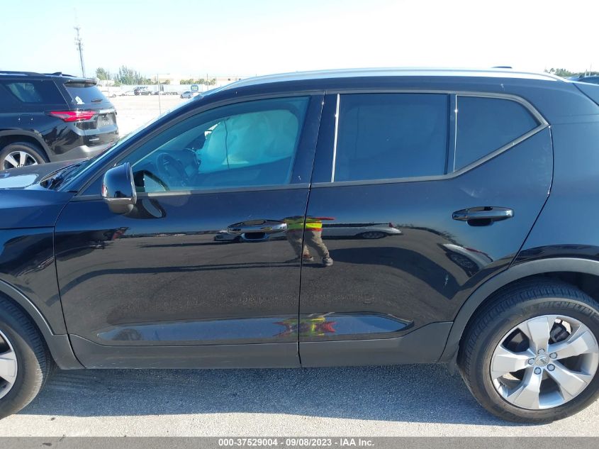 2021 VOLVO XC40 MOMENTUM YV4AC2HK1M2487603