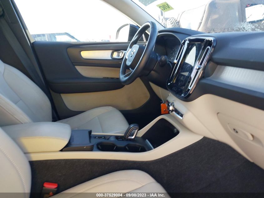 2021 VOLVO XC40 MOMENTUM YV4AC2HK1M2487603