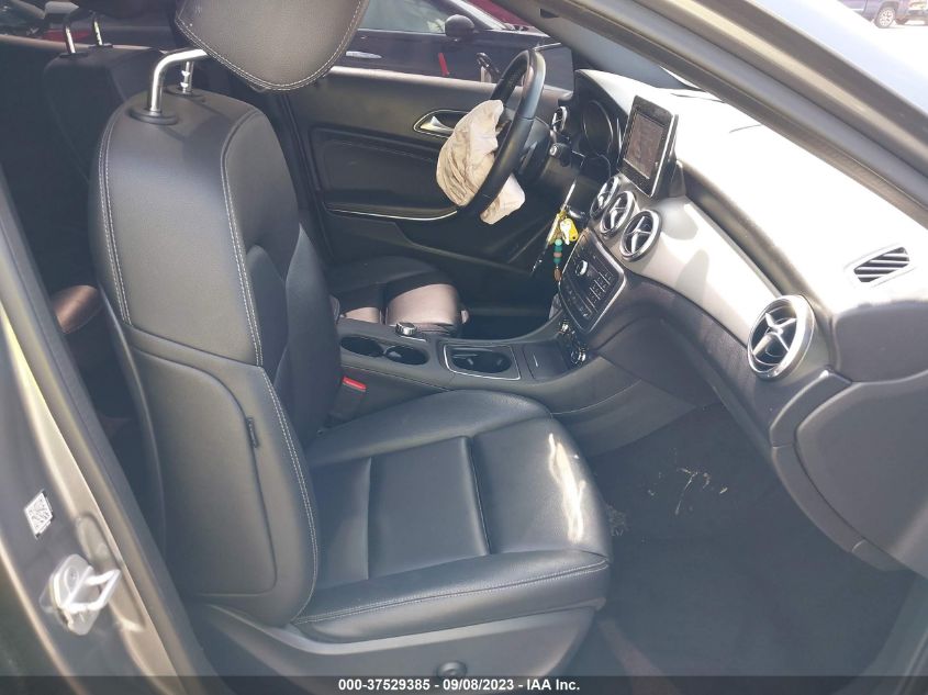 2017 MERCEDES-BENZ GLA 250 - WDCTG4GB6HJ310953