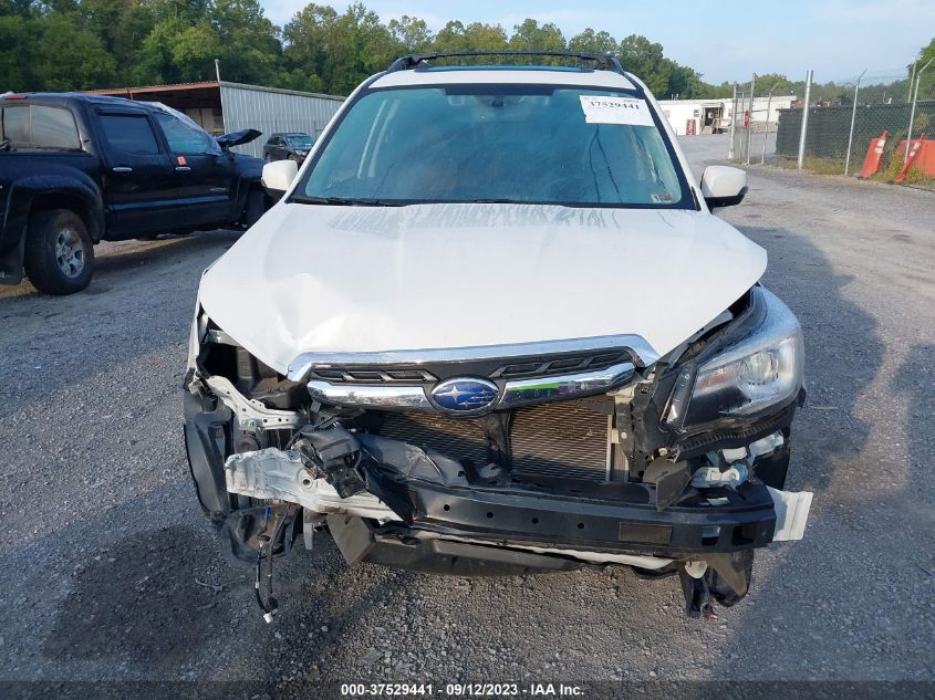 VIN JF2SJAWC6JH427555 2018 SUBARU FORESTER TOURING